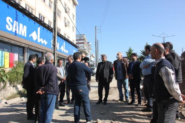 تخریب و آزاد سازی معبر با تملک 2 باب واحد تجاری در محله دوجمان